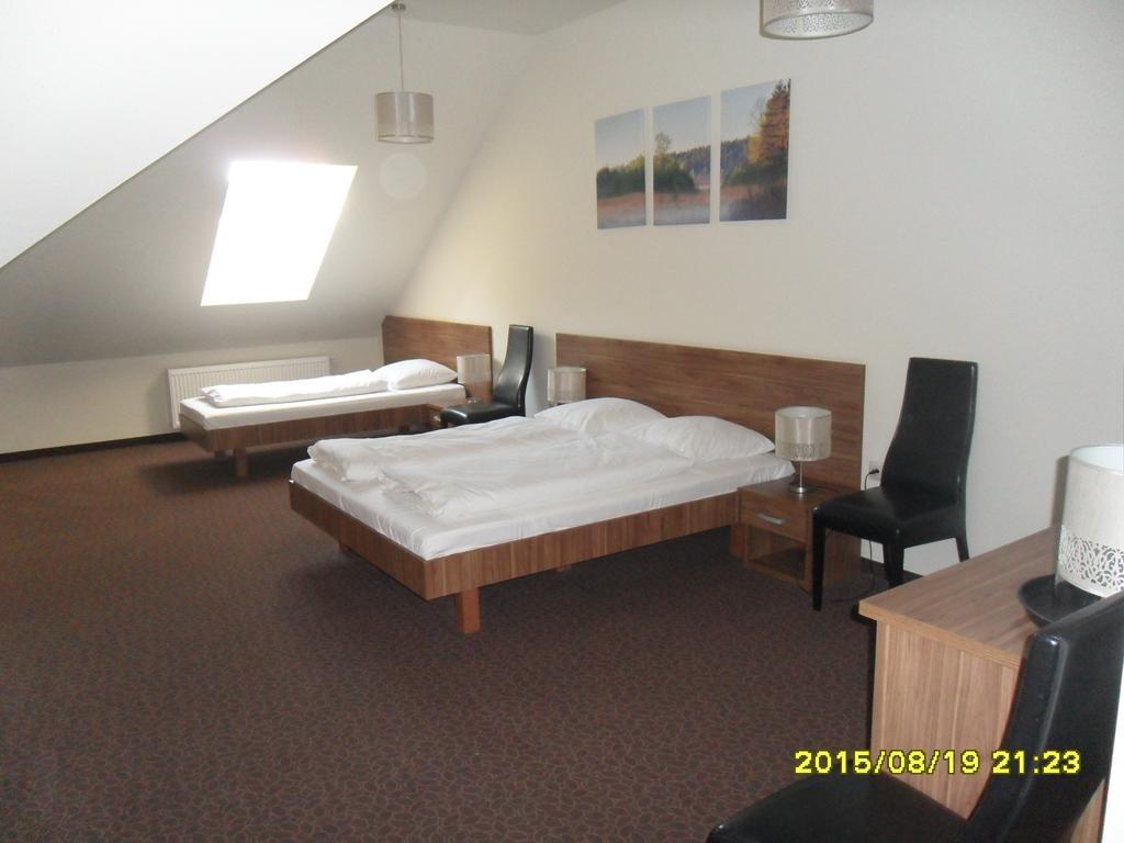 Karczma Dolina Pstraga Hotel Machowa Room photo